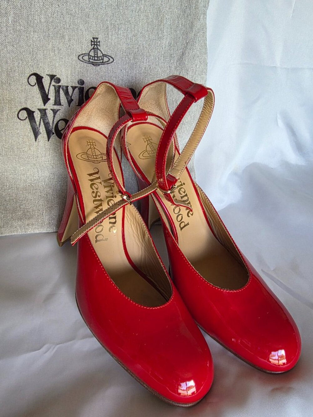 VIVIENNE WESTWOOD RED PATENT LEATHER ANKLE STRAP PUMPS – SIZE 40 – NEW